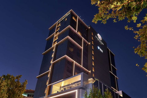 DoubleTree by Hilton Perth Northbridge - Coogee Beach Accommodation 0