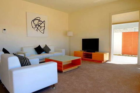 York Cove - Coogee Beach Accommodation 6