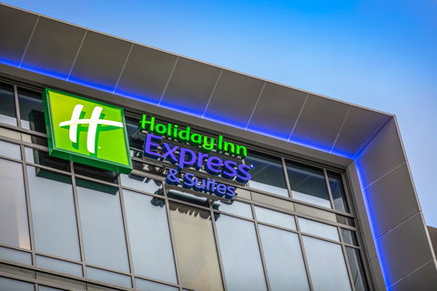 Holiday Inn Express/Stes Sunshine Coast - Coogee Beach Accommodation 1