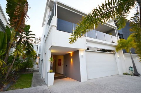 Alex Beach House - Coogee Beach Accommodation 0