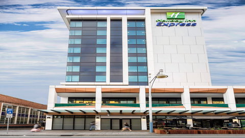 Holiday Inn Express Adelaide City Centre - Coogee Beach Accommodation 1