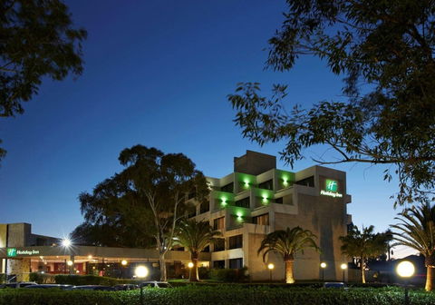Holiday Inn Warwick Farm - Coogee Beach Accommodation 1