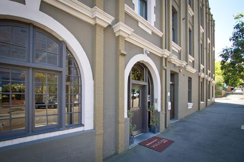The Vulcan Hotel - Coogee Beach Accommodation 1