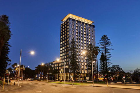 DoubleTree By Hilton Perth Waterfront - Coogee Beach Accommodation 2