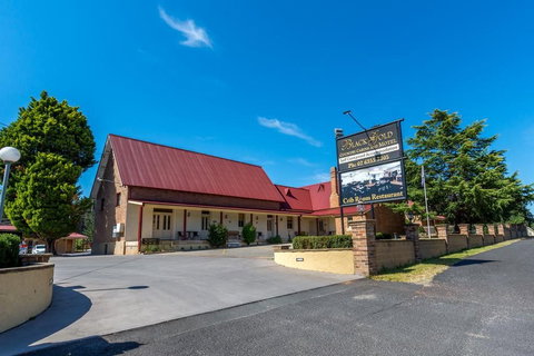 Black Gold Country Cabins and Motel - Coogee Beach Accommodation 1