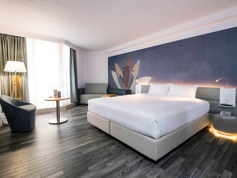 Novotel Surfers Paradise - Coogee Beach Accommodation 2