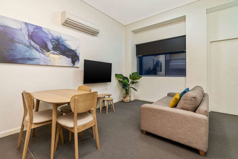 Terminus Apartment Hotel, Ascend Coll - Coogee Beach Accommodation 2