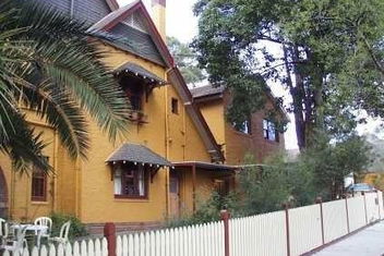 Burwood Bed And Breakfast with Coogee Beach Accommodation