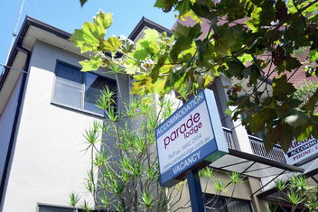 Parade Lodge with Coogee Beach Accommodation