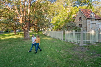 Gardeners Cottage with Coogee Beach Accommodation