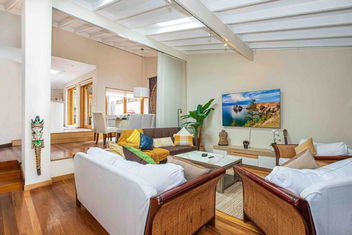 Luxury Retreat Home - 4bed House W/Parking - Mins From CBD with Coogee Beach Accommodation