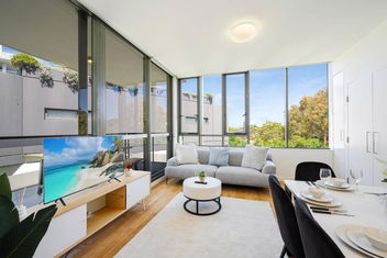 Rosebery Near Airport & Train & Shops with Coogee Beach Accommodation