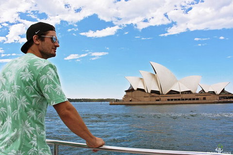 Sydney Harbour Hop-on Hop-off Cruise - Coogee Beach Accommodation 3