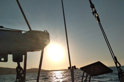 Townsville Small Group Early Morning Sailing Cruise Boat Tour Charter Hire - Coogee Beach Accommodation 5