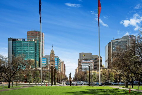 Adelaide Highlights, Hahndorf & McLaren Vale Wine Tasting And Sightseeing Tour - Coogee Beach Accommodation 1