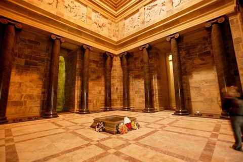 Shrine Cultural Guided Tour In Melbourne - Coogee Beach Accommodation 4