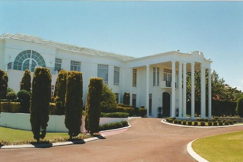 The Billionaire Club - Coogee Beach Accommodation 2