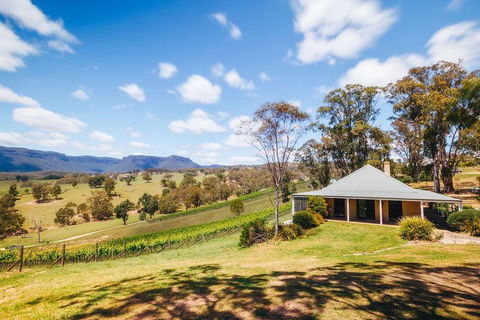 Luxury Blue Mountains Tour With Aussie BBQ Lunch And Wine Tasting - Coogee Beach Accommodation 5